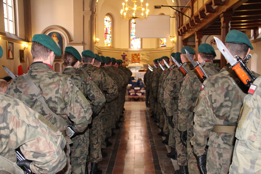 Uroczystość Odsłonięcia Tablicy ku Pamięci Prezydenta Rzeczypospolitej Polskiej prof. Lecha Kaczyńskiego, Jego małżonki Marii w Kościele Garnizonowym