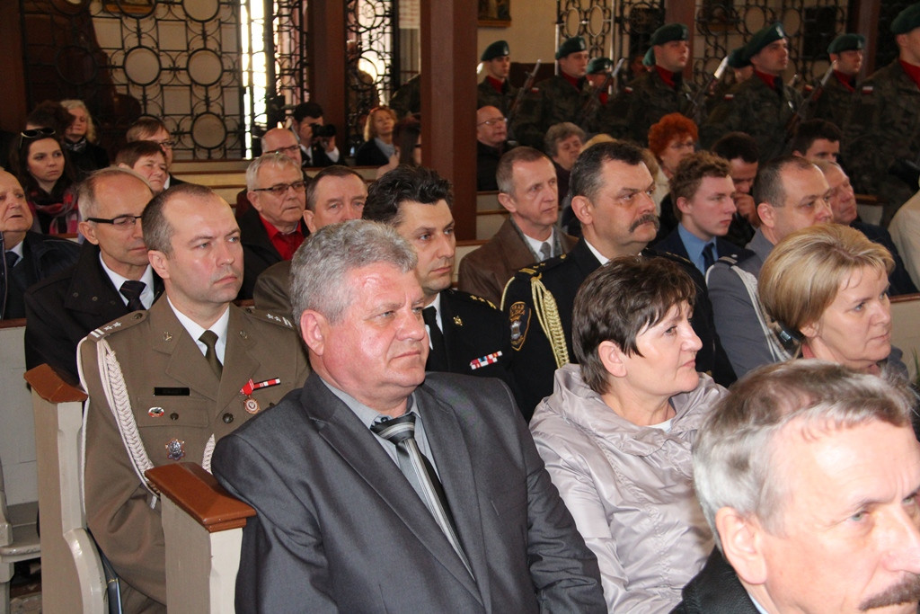 Uroczystość Odsłonięcia Tablicy ku Pamięci Prezydenta Rzeczypospolitej Polskiej prof. Lecha Kaczyńskiego, Jego małżonki Marii w Kościele Garnizonowym