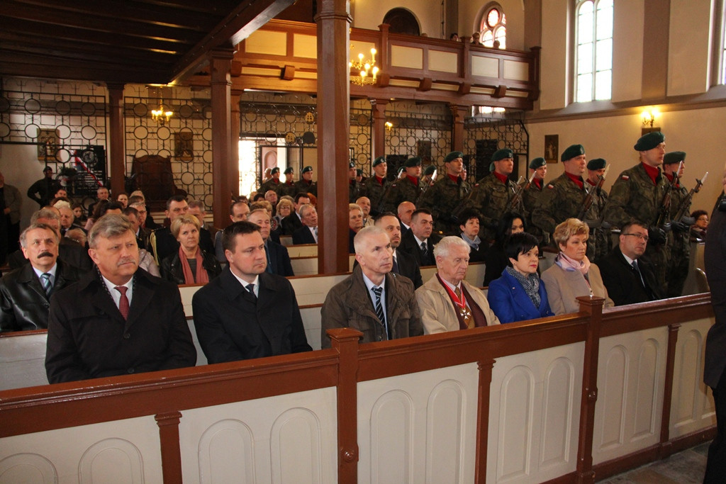 Uroczystość Odsłonięcia Tablicy ku Pamięci Prezydenta Rzeczypospolitej Polskiej prof. Lecha Kaczyńskiego, Jego małżonki Marii w Kościele Garnizonowym