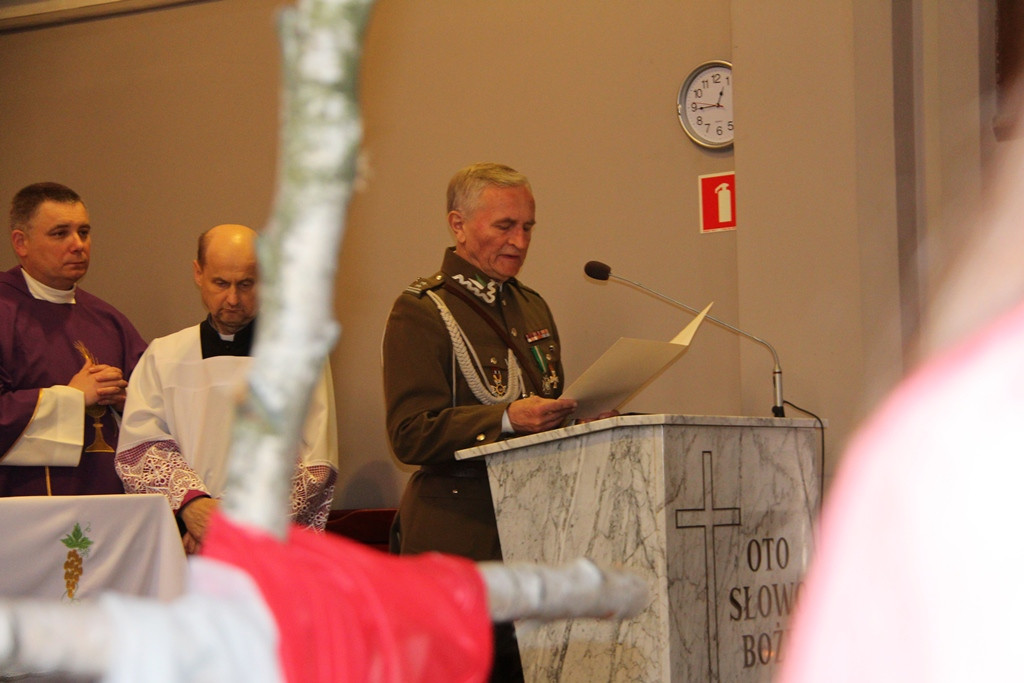 Uroczystość Odsłonięcia Tablicy ku Pamięci Prezydenta Rzeczypospolitej Polskiej prof. Lecha Kaczyńskiego, Jego małżonki Marii w Kościele Garnizonowym