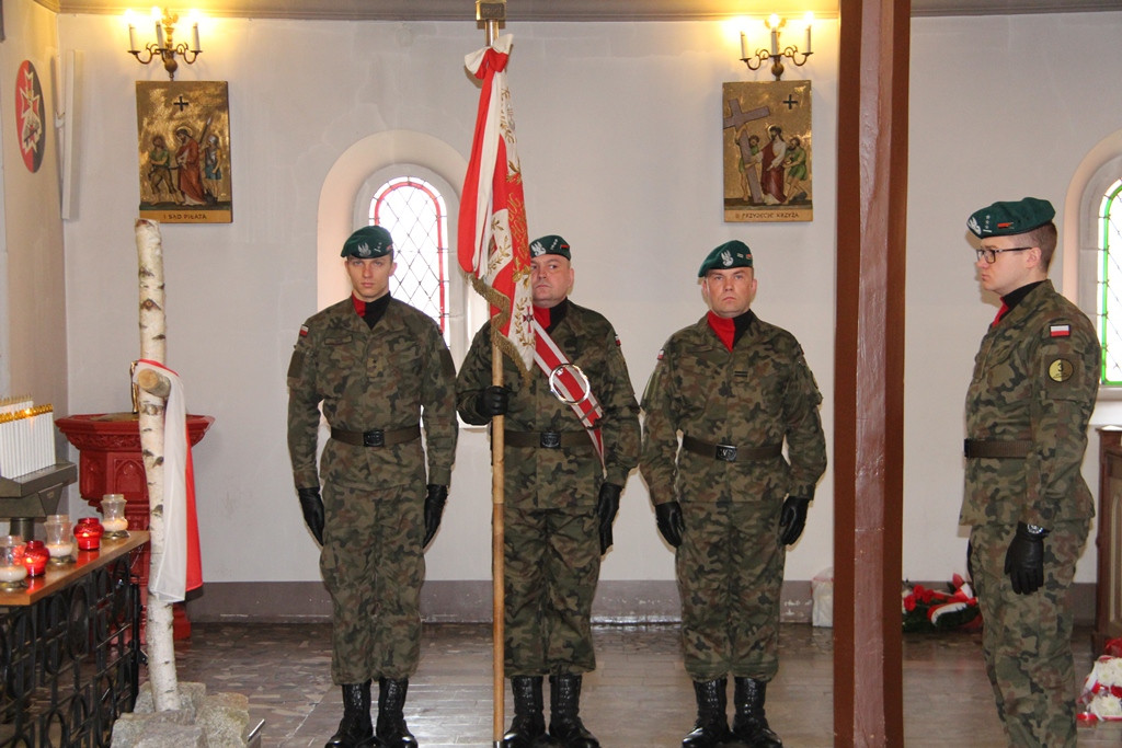 Uroczystość Odsłonięcia Tablicy ku Pamięci Prezydenta Rzeczypospolitej Polskiej prof. Lecha Kaczyńskiego, Jego małżonki Marii w Kościele Garnizonowym