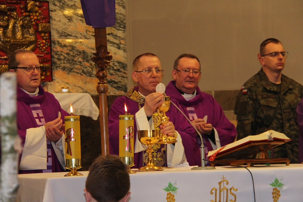 Uroczystość Odsłonięcia Tablicy ku Pamięci Prezydenta Rzeczypospolitej Polskiej prof. Lecha Kaczyńskiego, Jego małżonki Marii w Kościele Garnizonowym