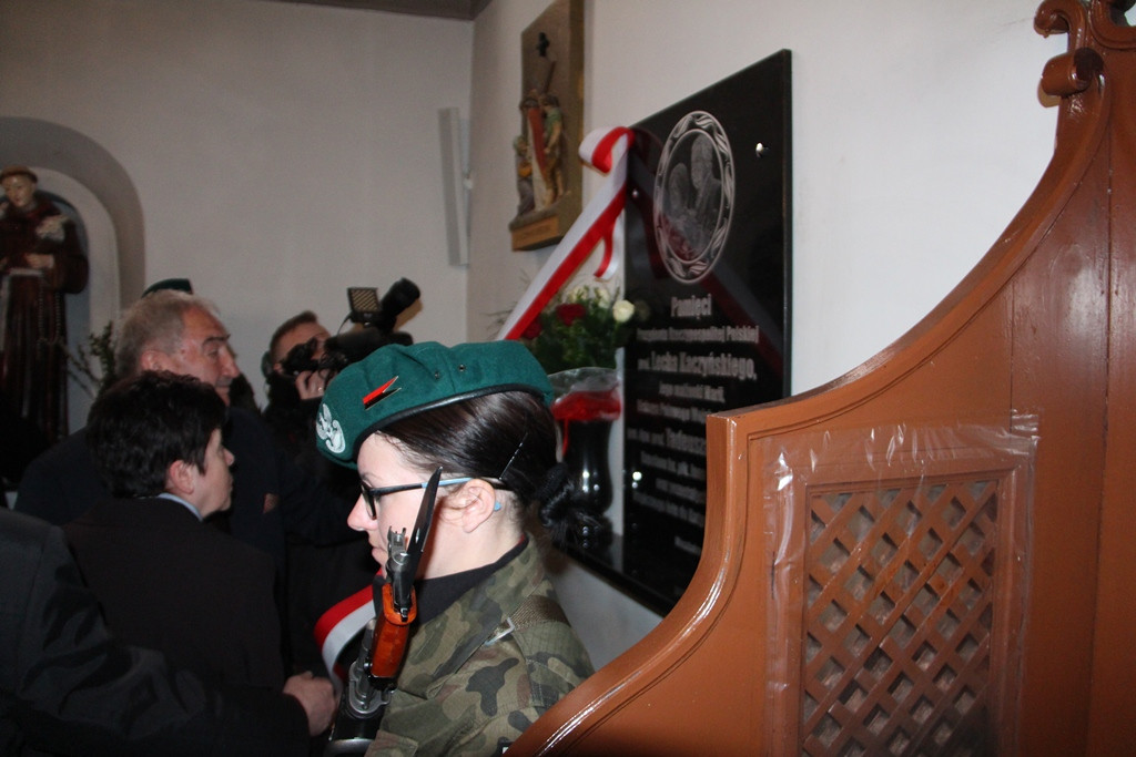 Uroczystość Odsłonięcia Tablicy ku Pamięci Prezydenta Rzeczypospolitej Polskiej prof. Lecha Kaczyńskiego, Jego małżonki Marii w Kościele Garnizonowym