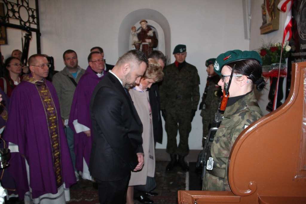 Uroczystość Odsłonięcia Tablicy ku Pamięci Prezydenta Rzeczypospolitej Polskiej prof. Lecha Kaczyńskiego, Jego małżonki Marii w Kościele Garnizonowym