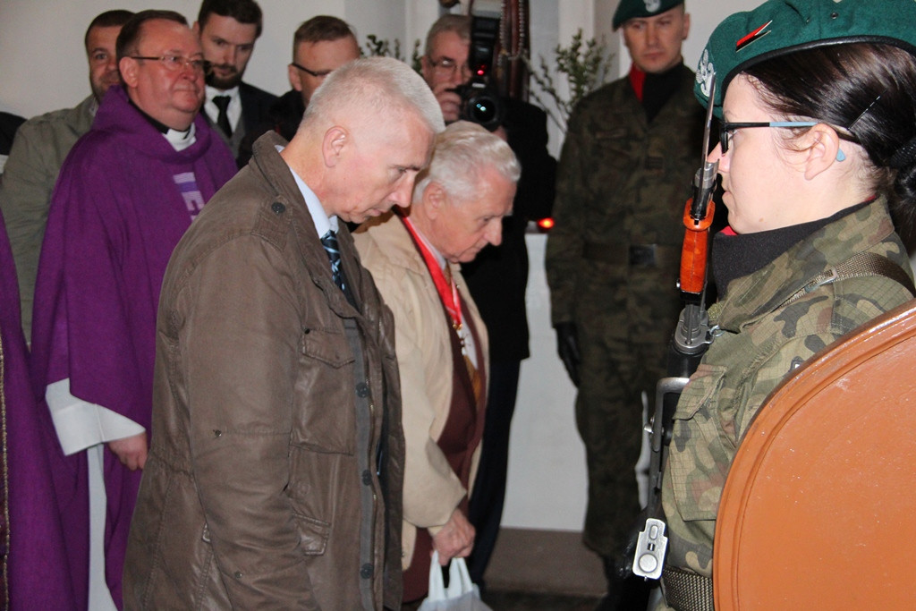 Uroczystość Odsłonięcia Tablicy ku Pamięci Prezydenta Rzeczypospolitej Polskiej prof. Lecha Kaczyńskiego, Jego małżonki Marii w Kościele Garnizonowym