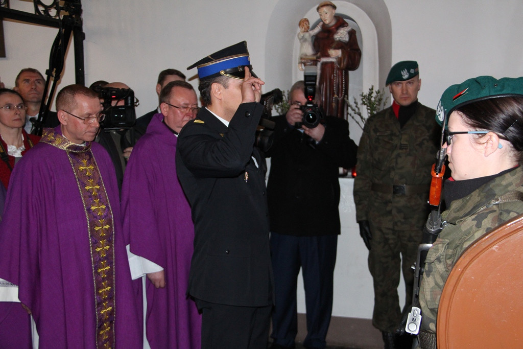 Uroczystość Odsłonięcia Tablicy ku Pamięci Prezydenta Rzeczypospolitej Polskiej prof. Lecha Kaczyńskiego, Jego małżonki Marii w Kościele Garnizonowym