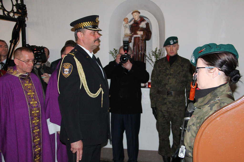 Uroczystość Odsłonięcia Tablicy ku Pamięci Prezydenta Rzeczypospolitej Polskiej prof. Lecha Kaczyńskiego, Jego małżonki Marii w Kościele Garnizonowym