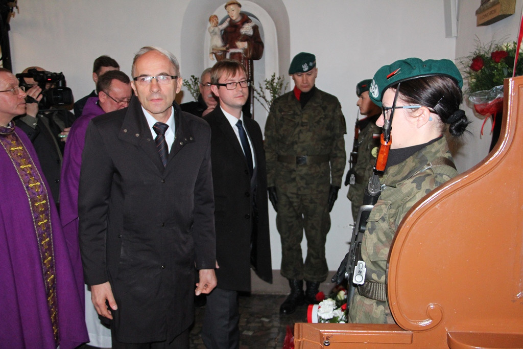 Uroczystość Odsłonięcia Tablicy ku Pamięci Prezydenta Rzeczypospolitej Polskiej prof. Lecha Kaczyńskiego, Jego małżonki Marii w Kościele Garnizonowym