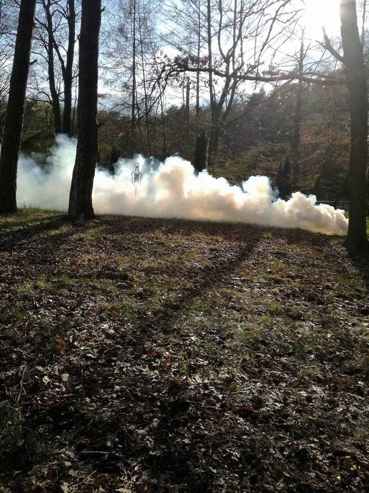 Ćwiczenia z bronią uczniów Technikum Mundurowego w Chełmnie