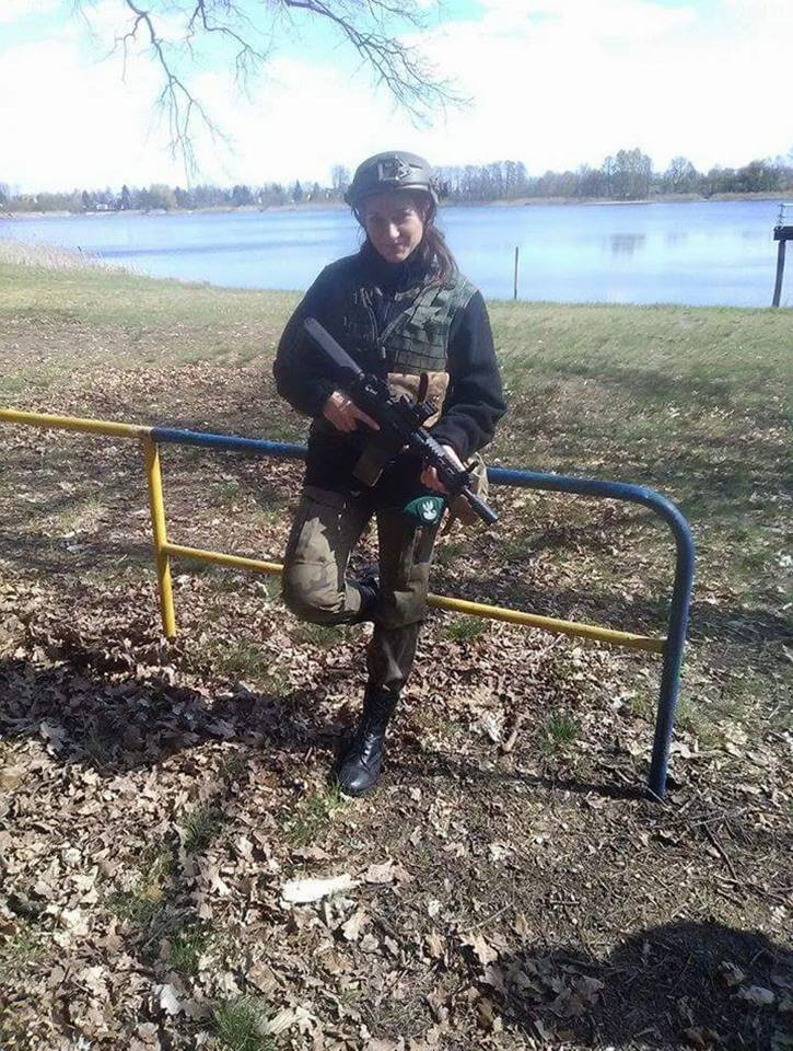 Ćwiczenia z bronią uczniów Technikum Mundurowego w Chełmnie