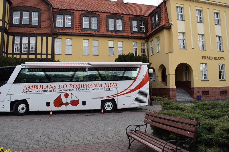 Pobór krwi przed Urzędem Miasta Chełmna w ramach akcji: 