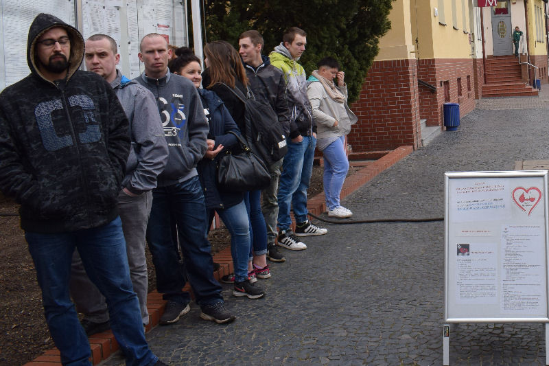 Pobór krwi przed Urzędem Miasta Chełmna w ramach akcji: 