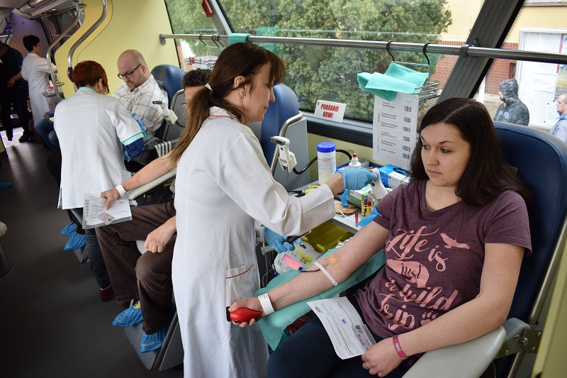 Pobór krwi przed Urzędem Miasta Chełmna w ramach akcji: 