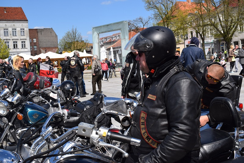 Przystanek Chełmno - spotkanie motocyklistów na rynku