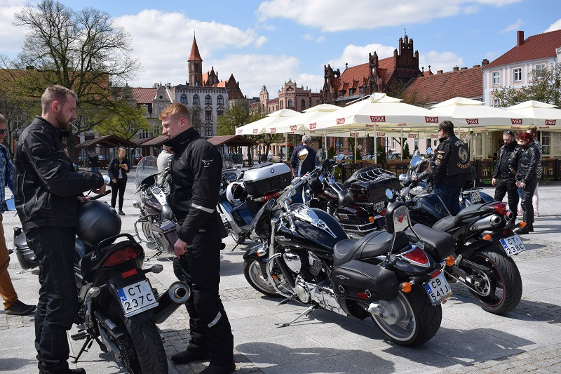 Przystanek Chełmno - spotkanie motocyklistów na rynku