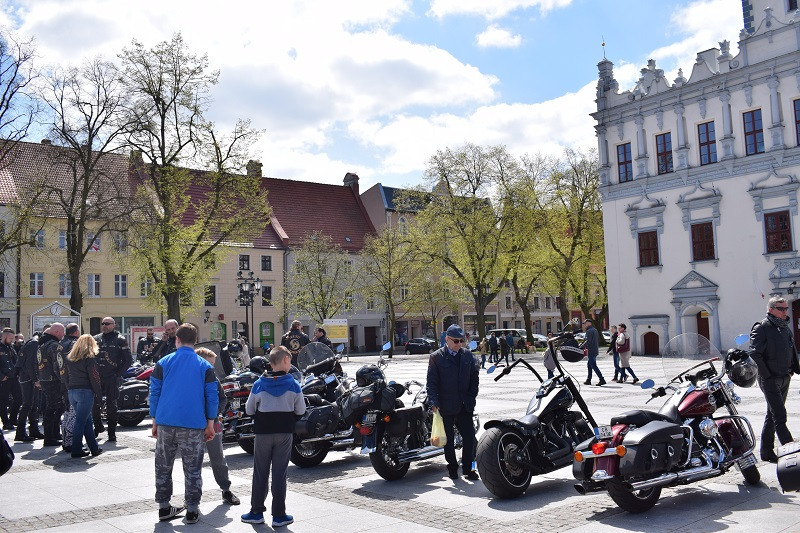 Przystanek Chełmno - spotkanie motocyklistów na rynku
