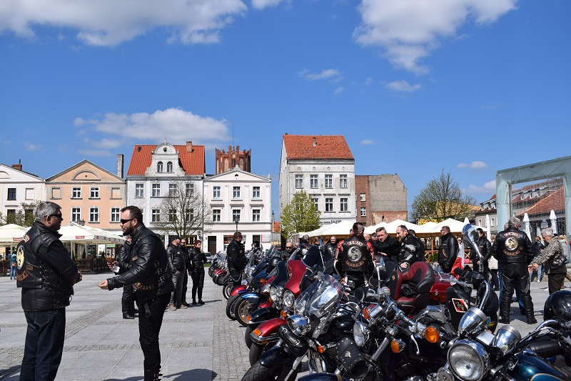 Przystanek Chełmno - spotkanie motocyklistów na rynku