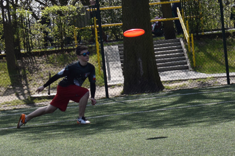 Frisbee Day ? gry i zabawy z dyskiem frisbee zorganizowane przez KS Nine Hills Chełmno