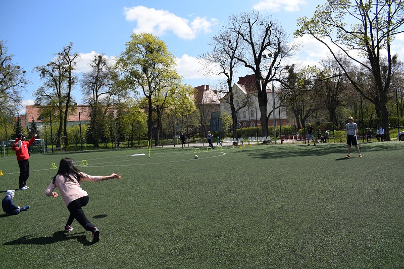 Frisbee Day ? gry i zabawy z dyskiem frisbee zorganizowane przez KS Nine Hills Chełmno
