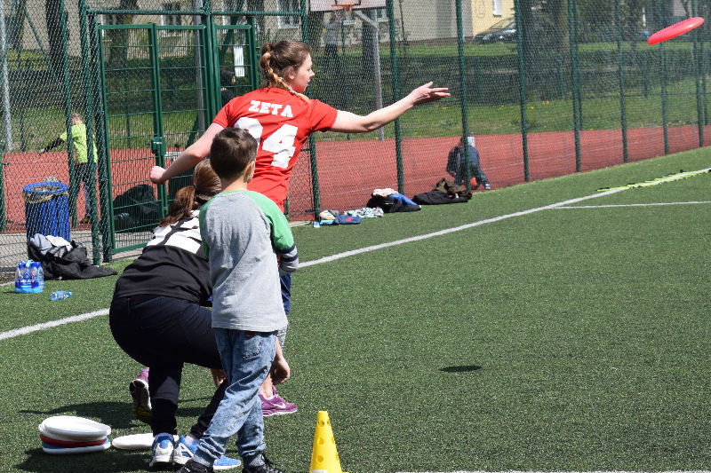 Frisbee Day ? gry i zabawy z dyskiem frisbee zorganizowane przez KS Nine Hills Chełmno