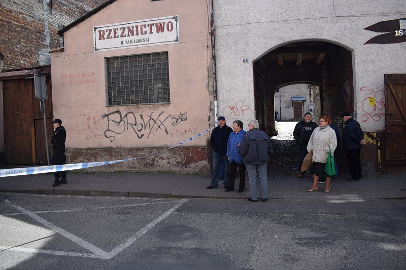 Sensacja z ostatniej chwili - PRAWDOPODOBNE POSTRZELENIE w kamienicy przy ul. Biskupiej 2