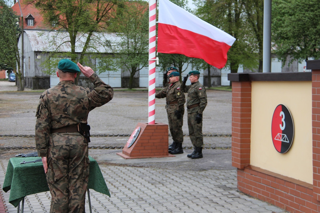 Atrybut żołnierza - karabinek AKMS