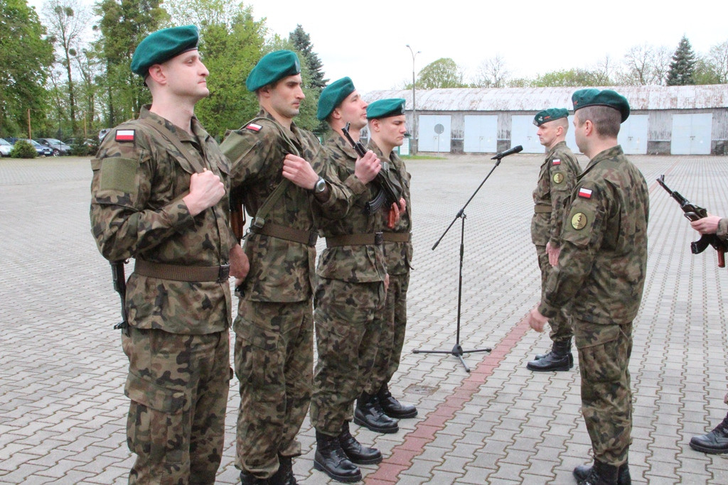 Atrybut żołnierza - karabinek AKMS