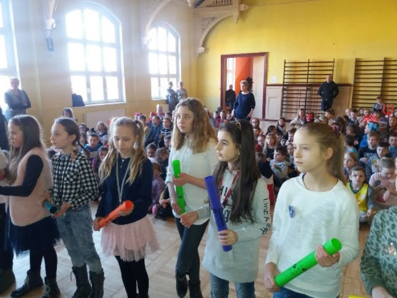 Podsumowanie I półrocza podczas apelu Samorządu Uczniowskiego SP2