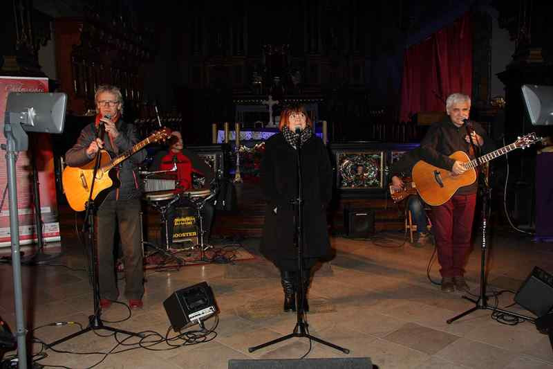 Klimatyczno-poetycki koncert Wolnej Grupy Bukowina w kościele W.N.M.P. 