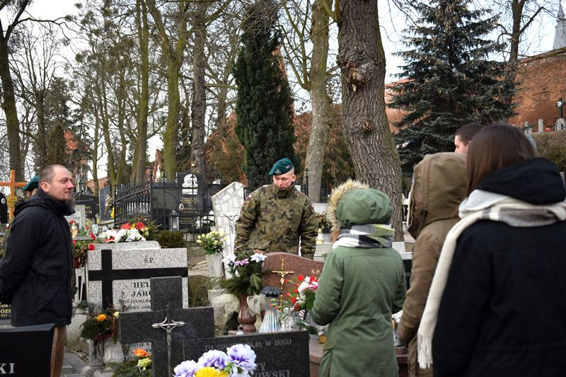 Apel pamięci Alfonsa Jarockiego - żołnierza wyklętego, który spoczywa na chełmińskim cmentarzu