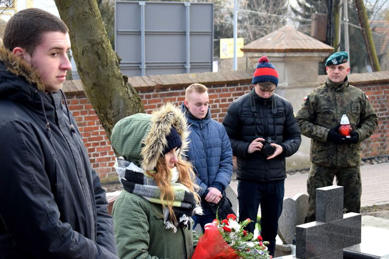 Apel pamięci Alfonsa Jarockiego - żołnierza wyklętego, który spoczywa na chełmińskim cmentarzu