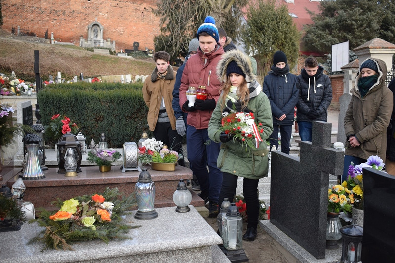 Apel pamięci Alfonsa Jarockiego - żołnierza wyklętego, który spoczywa na chełmińskim cmentarzu