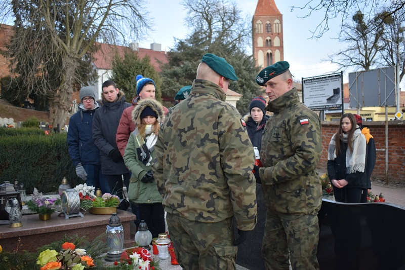 Apel pamięci Alfonsa Jarockiego - żołnierza wyklętego, który spoczywa na chełmińskim cmentarzu