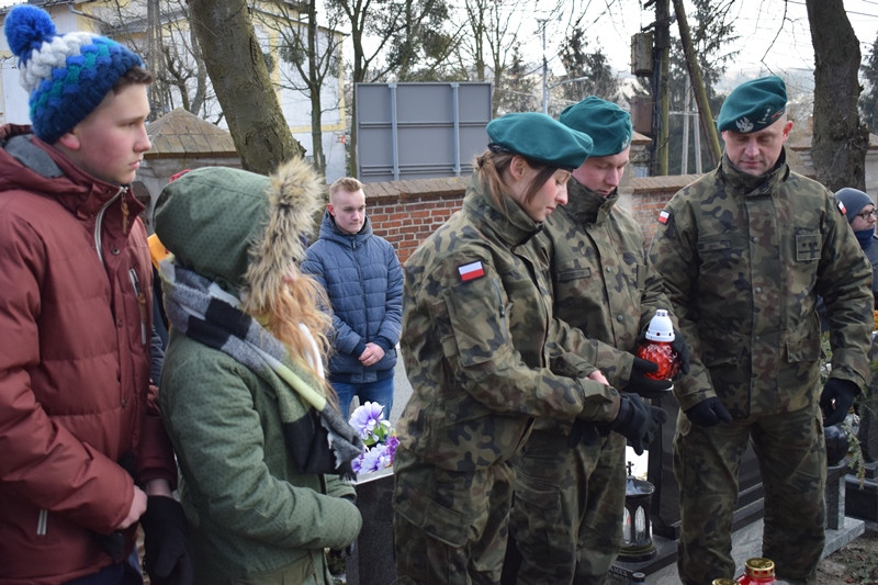 Apel pamięci Alfonsa Jarockiego - żołnierza wyklętego, który spoczywa na chełmińskim cmentarzu