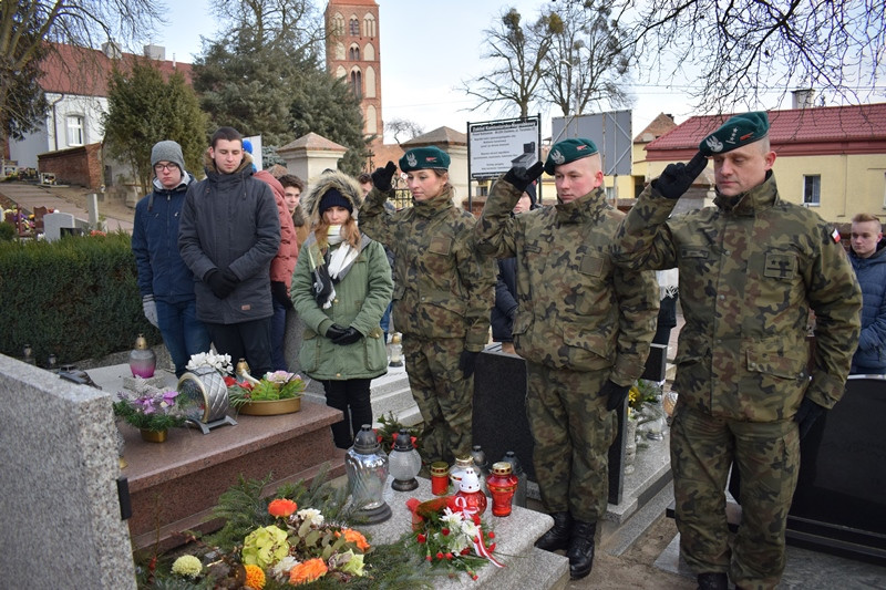 Apel pamięci Alfonsa Jarockiego - żołnierza wyklętego, który spoczywa na chełmińskim cmentarzu