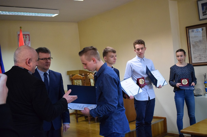 Relacja z wręczania nagród w kategorii ?Sportowiec Powiatu Chełmińskiego 2017?
