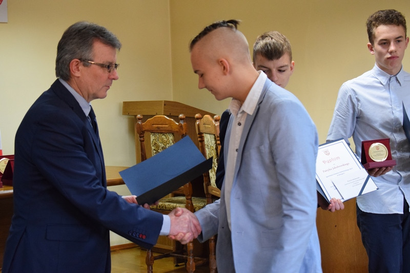 Relacja z wręczania nagród w kategorii ?Sportowiec Powiatu Chełmińskiego 2017?