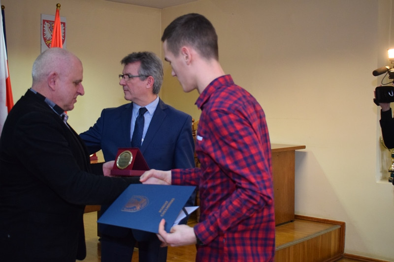 Relacja z wręczania nagród w kategorii ?Sportowiec Powiatu Chełmińskiego 2017?