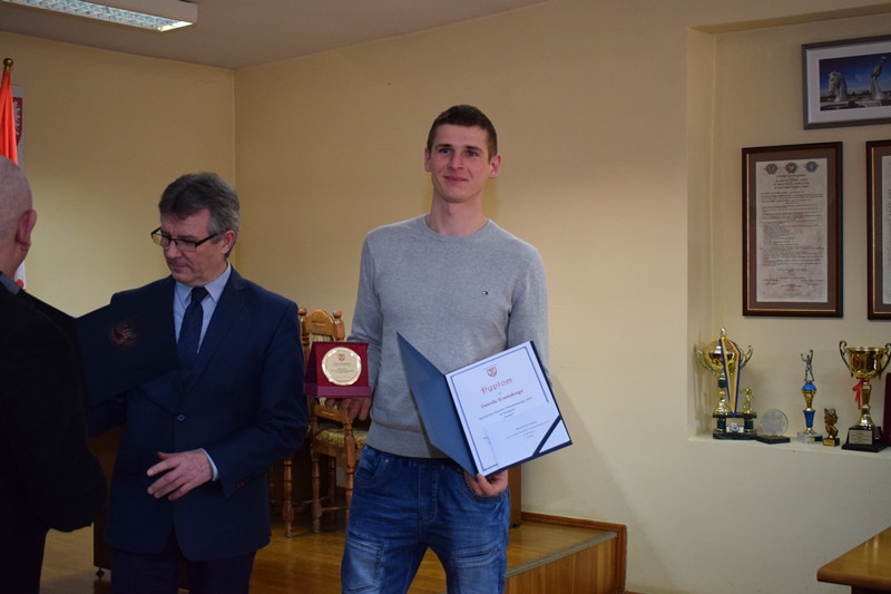 Relacja z wręczania nagród w kategorii ?Sportowiec Powiatu Chełmińskiego 2017?