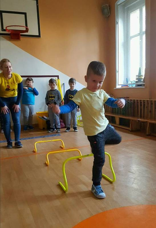 Trening młodych sportowców ze Specjalnego Ośrodka Szkolno-Wychowawczego