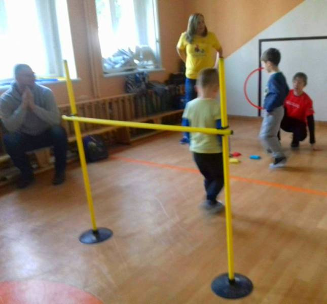 Trening młodych sportowców ze Specjalnego Ośrodka Szkolno-Wychowawczego