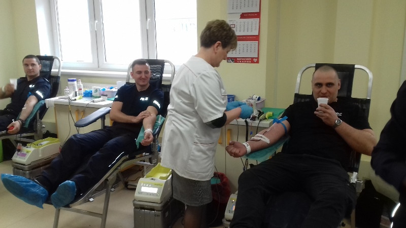 Funkcjonariusze Policji, Straży Pożarnej oraz Wojskowi z Chełmna oddali krew w ramach akcji  ?SpoKREWnieni służbą?