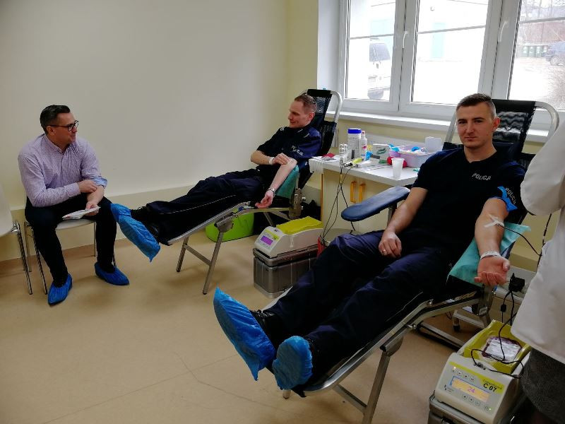 Funkcjonariusze Policji, Straży Pożarnej oraz Wojskowi z Chełmna oddali krew w ramach akcji  ?SpoKREWnieni służbą?