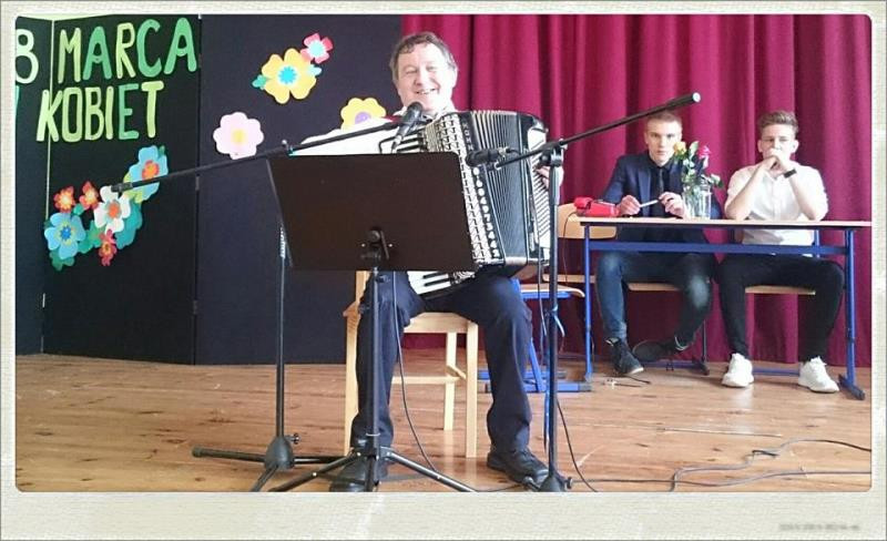 Relacja z przyjemnego świętowania 8 marca we wszystkich szkołach...czyli Panowie się bardzo starali, by uprzyjemnić Dzień Kobiet Paniom
