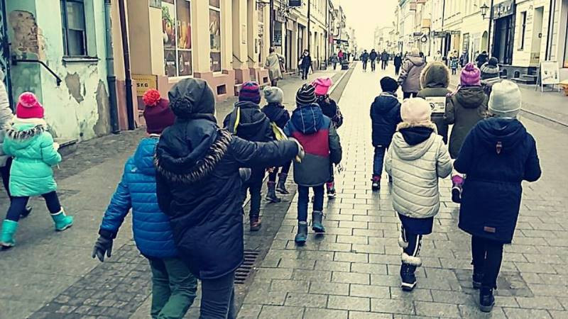 Relacja z przyjemnego świętowania 8 marca we wszystkich szkołach...czyli Panowie się bardzo starali, by uprzyjemnić Dzień Kobiet Paniom