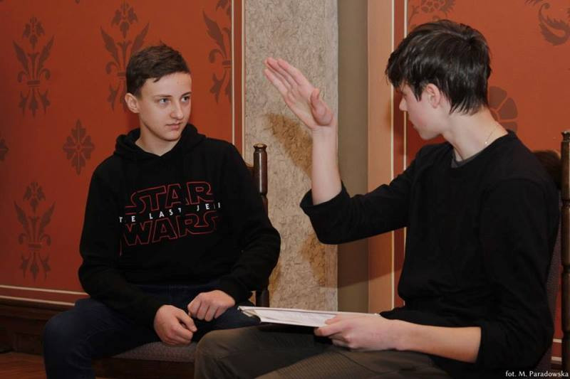 Relacja z przyjemnego świętowania 8 marca we wszystkich szkołach...czyli Panowie się bardzo starali, by uprzyjemnić Dzień Kobiet Paniom