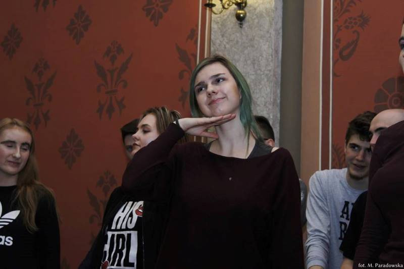 Relacja z przyjemnego świętowania 8 marca we wszystkich szkołach...czyli Panowie się bardzo starali, by uprzyjemnić Dzień Kobiet Paniom