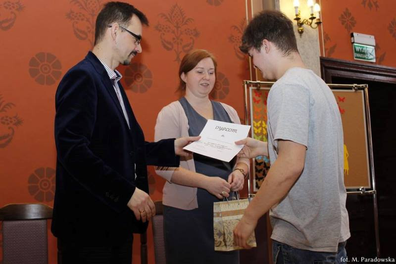 Relacja z przyjemnego świętowania 8 marca we wszystkich szkołach...czyli Panowie się bardzo starali, by uprzyjemnić Dzień Kobiet Paniom