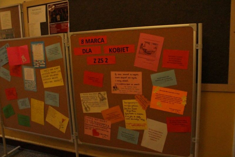 Relacja z przyjemnego świętowania 8 marca we wszystkich szkołach...czyli Panowie się bardzo starali, by uprzyjemnić Dzień Kobiet Paniom