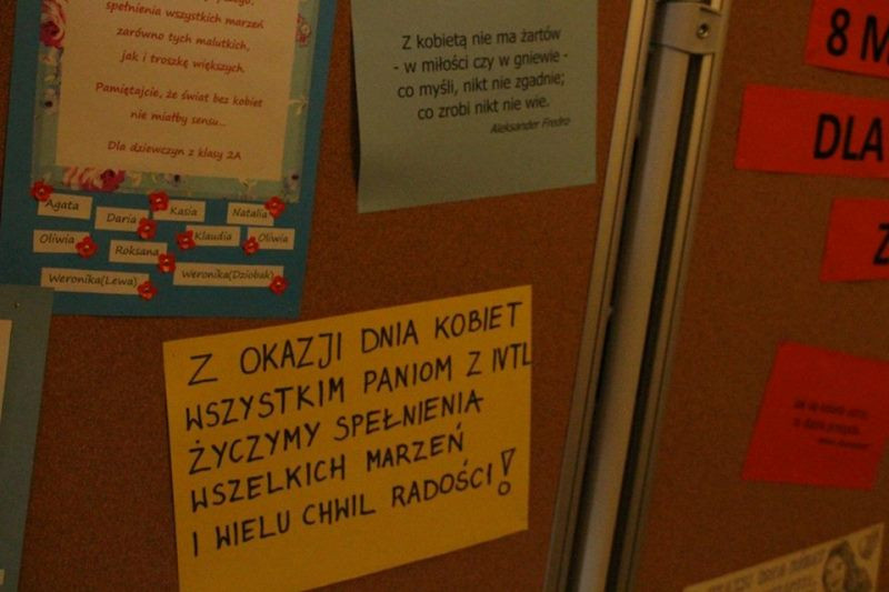 Relacja z przyjemnego świętowania 8 marca we wszystkich szkołach...czyli Panowie się bardzo starali, by uprzyjemnić Dzień Kobiet Paniom